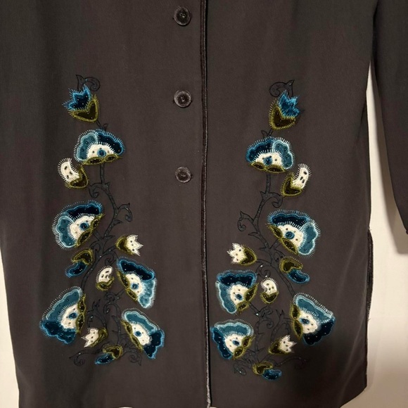 Pretty grey knee length coat with velvet buttons and trim and embroidery M - Picture 2 of 6